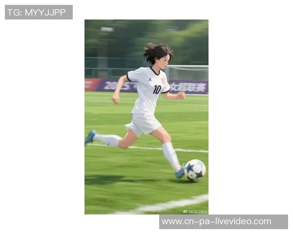 张馨予化身足球宝贝展现青春活力引发球迷热议